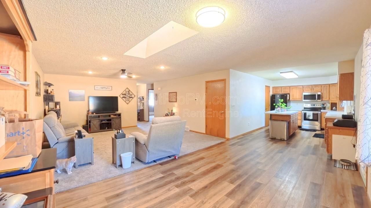 3209 White Elm Ct - Photo 4 of 23
