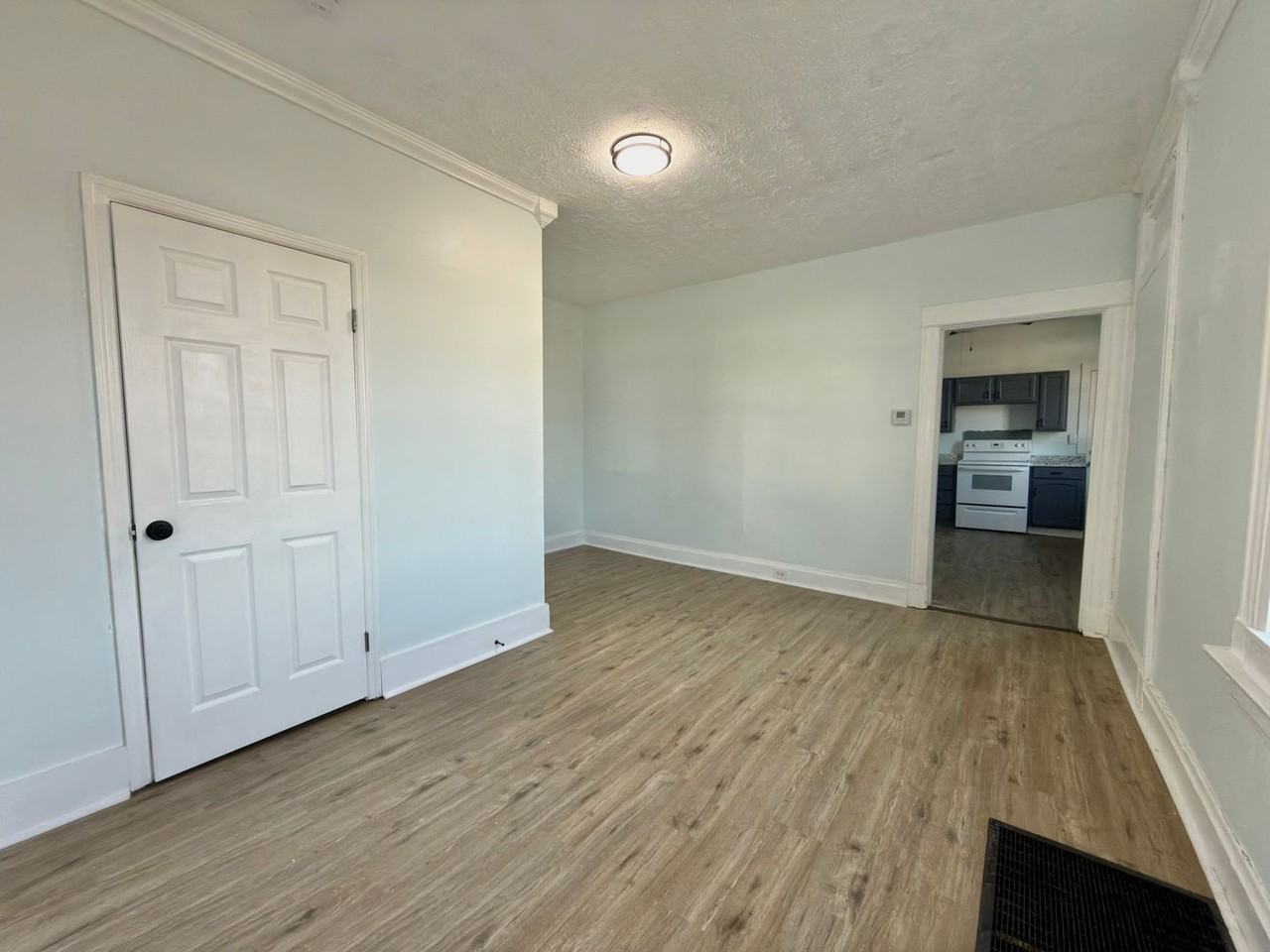 5912 Elmwood Ave - Photo 4 of 18