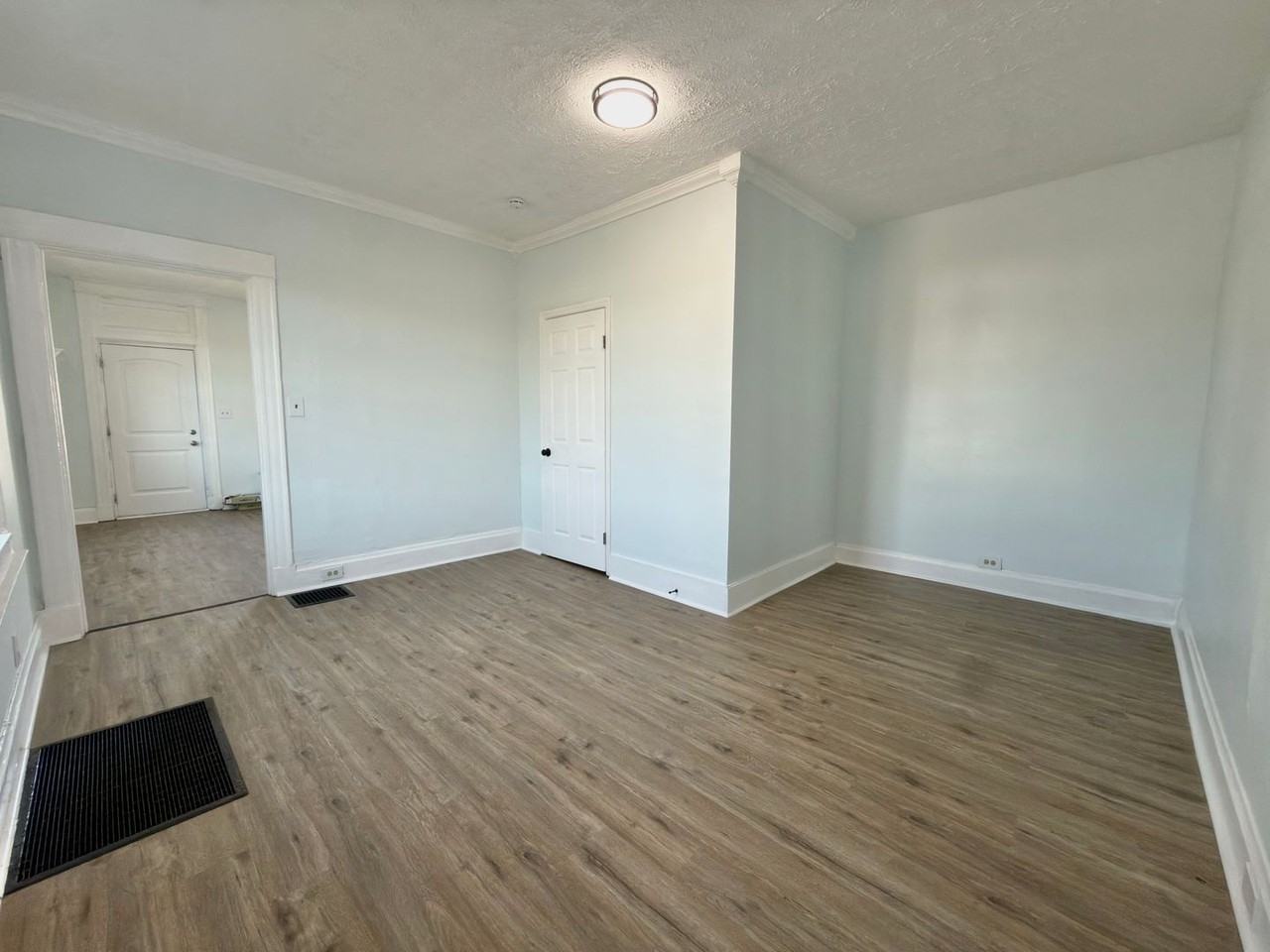 5912 Elmwood Ave - Photo 5 of 18
