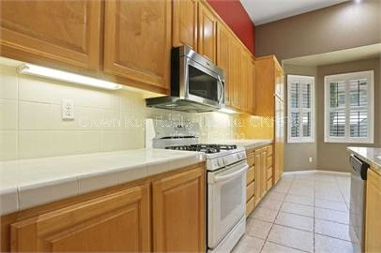 1844 Oswego Ct - Photo 4 of 36