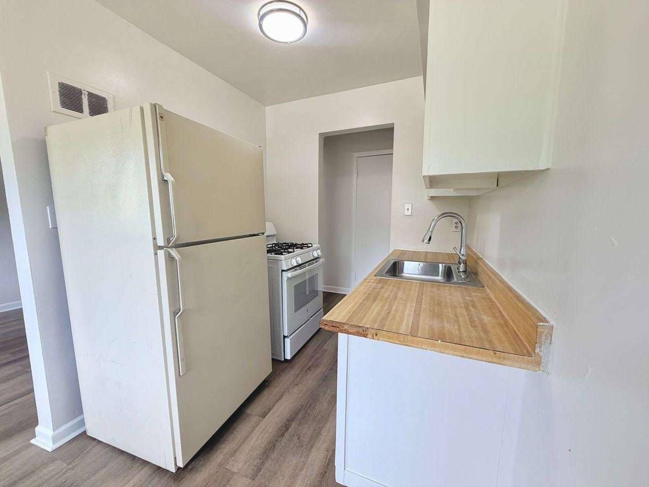 2616 Newport Ave #7 - Photo 4 of 8