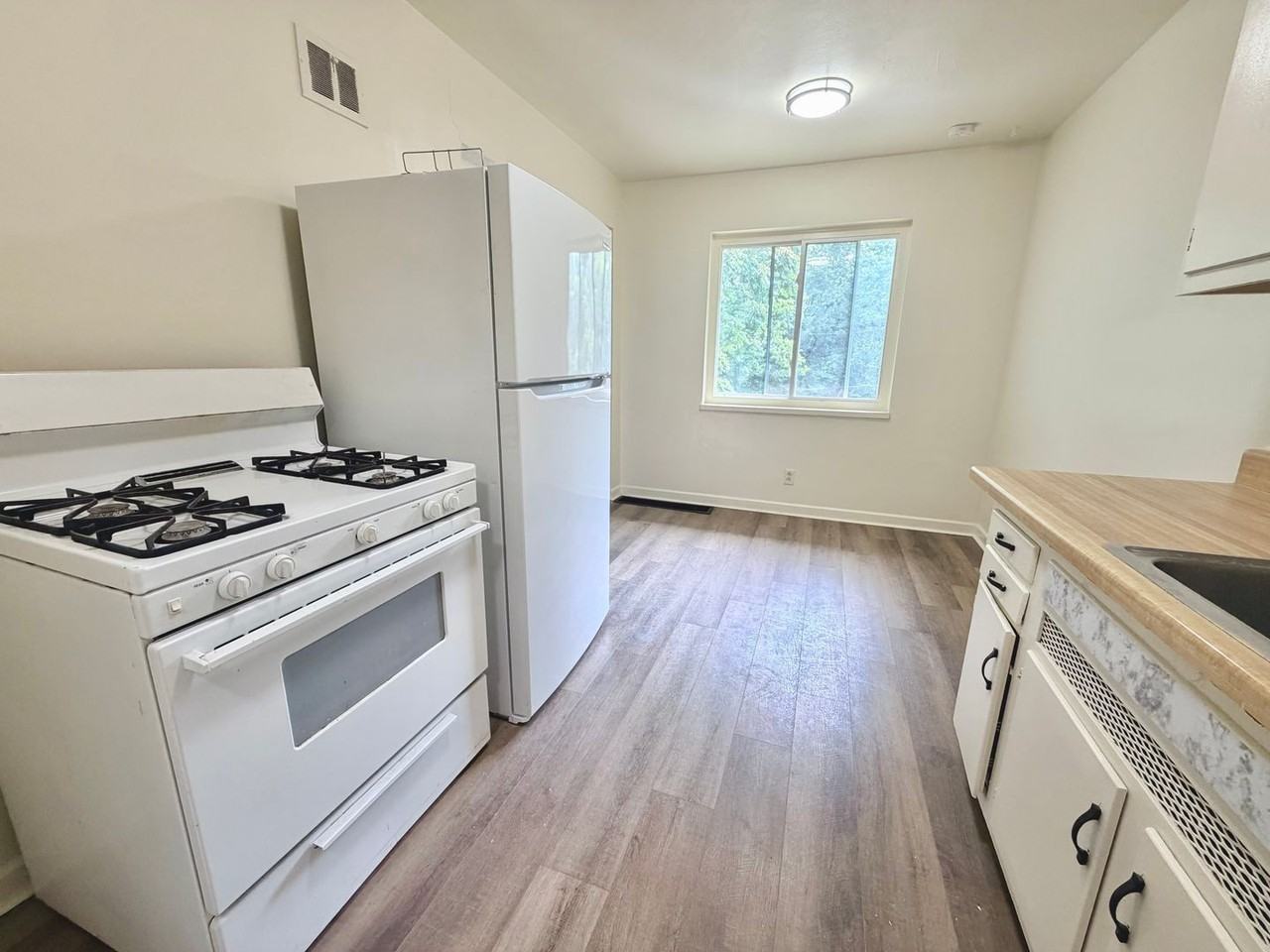 2616 Newport Ave #7 - Photo 5 of 8