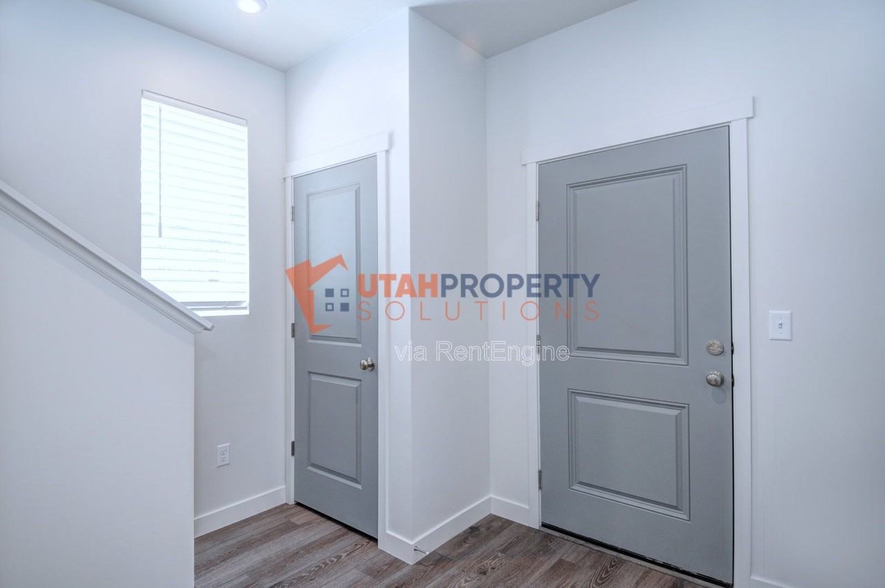 1058 W 360 S - Photo 4 of 37