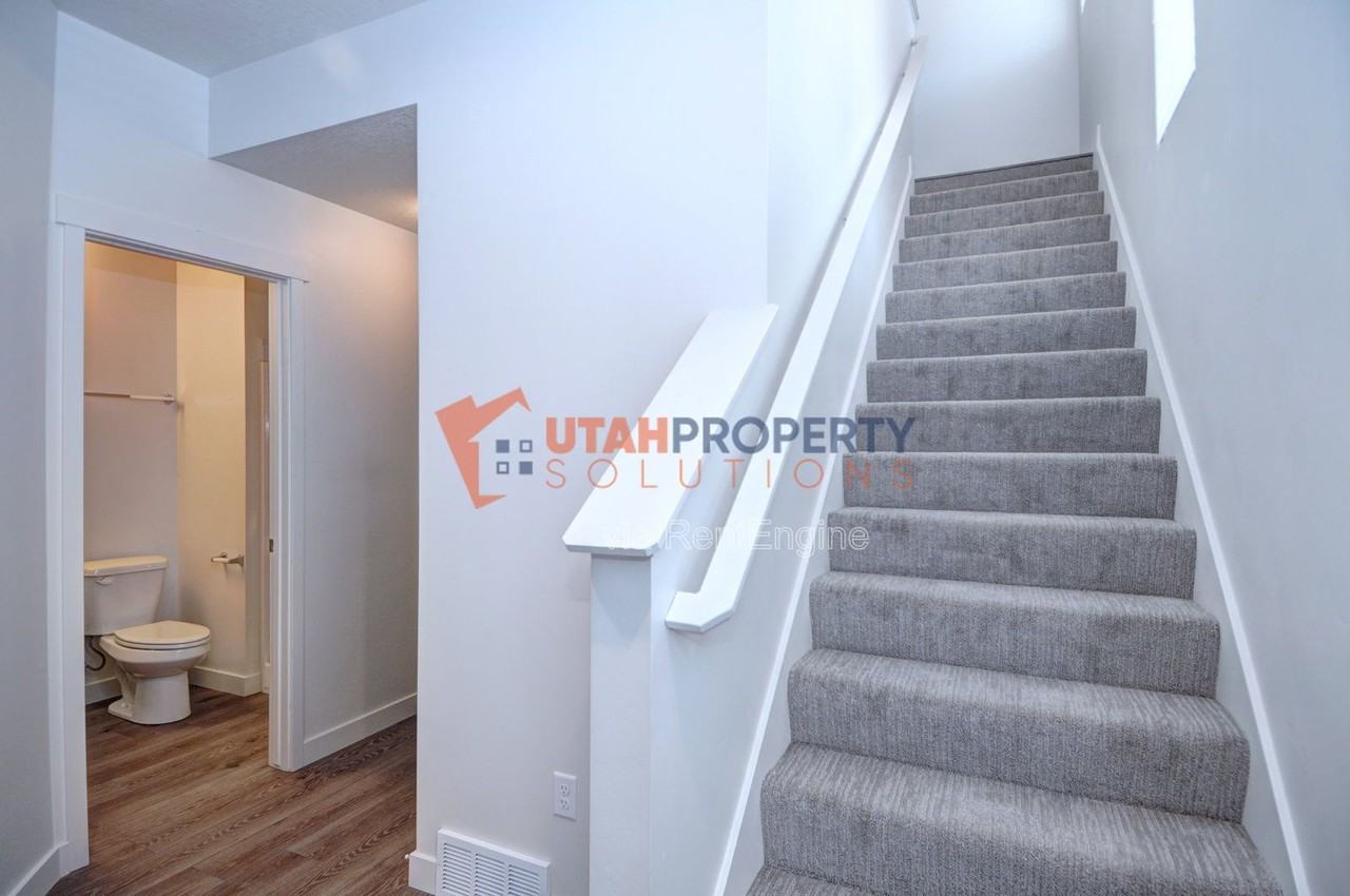 1058 W 360 S - Photo 5 of 37