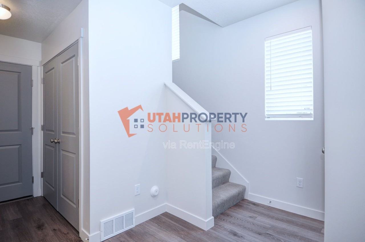1058 W 360 S - Photo 6 of 37