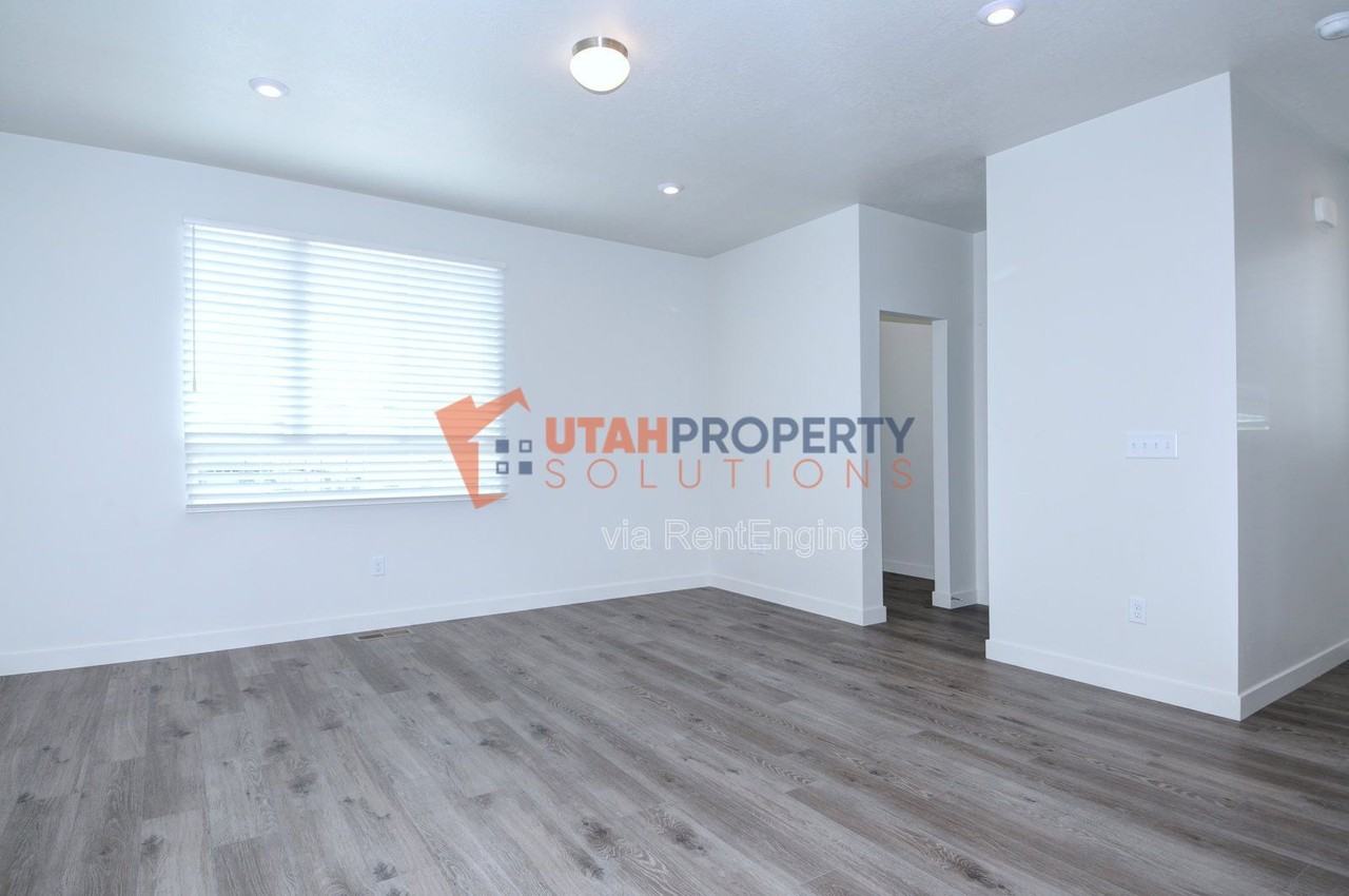 1058 W 360 S - Photo 7 of 37