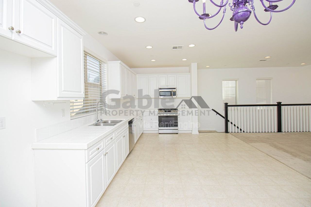 21916 Moveo Dr - Photo 4 of 25