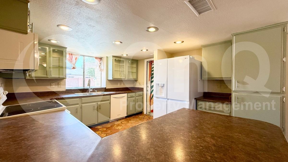 3151 S Orange Cir - Photo 3 of 22