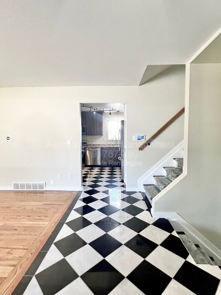 514 Catalina Dr - Photo 4 of 30