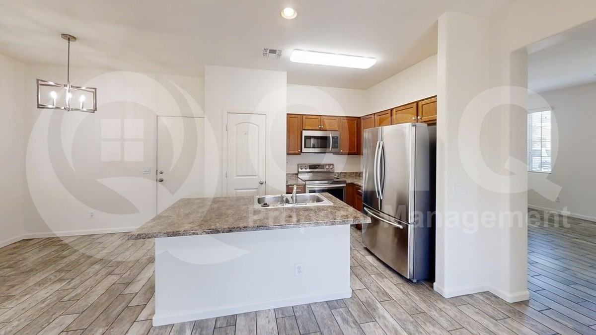 7842 W Cypress St - Photo 6 of 18