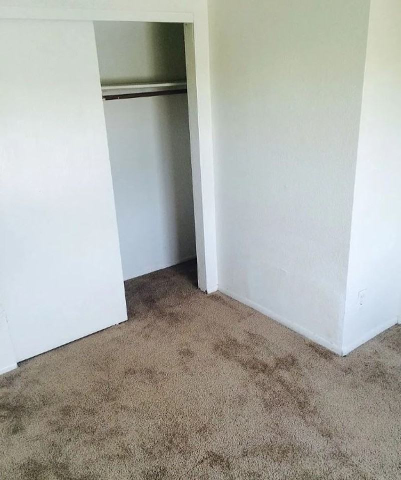 3237 E Water St - Photo 5 of 22
