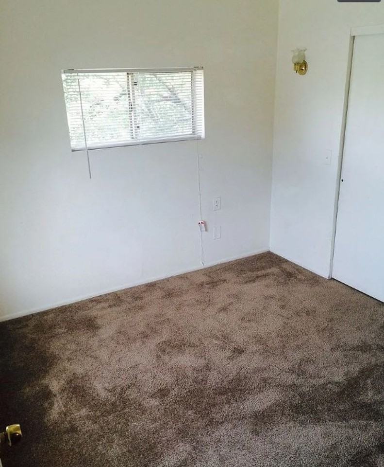 3237 E Water St - Photo 6 of 22