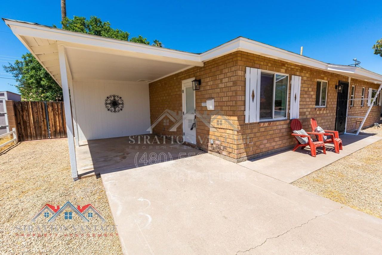 4826 E Avalon Dr - Photo 4 of 38