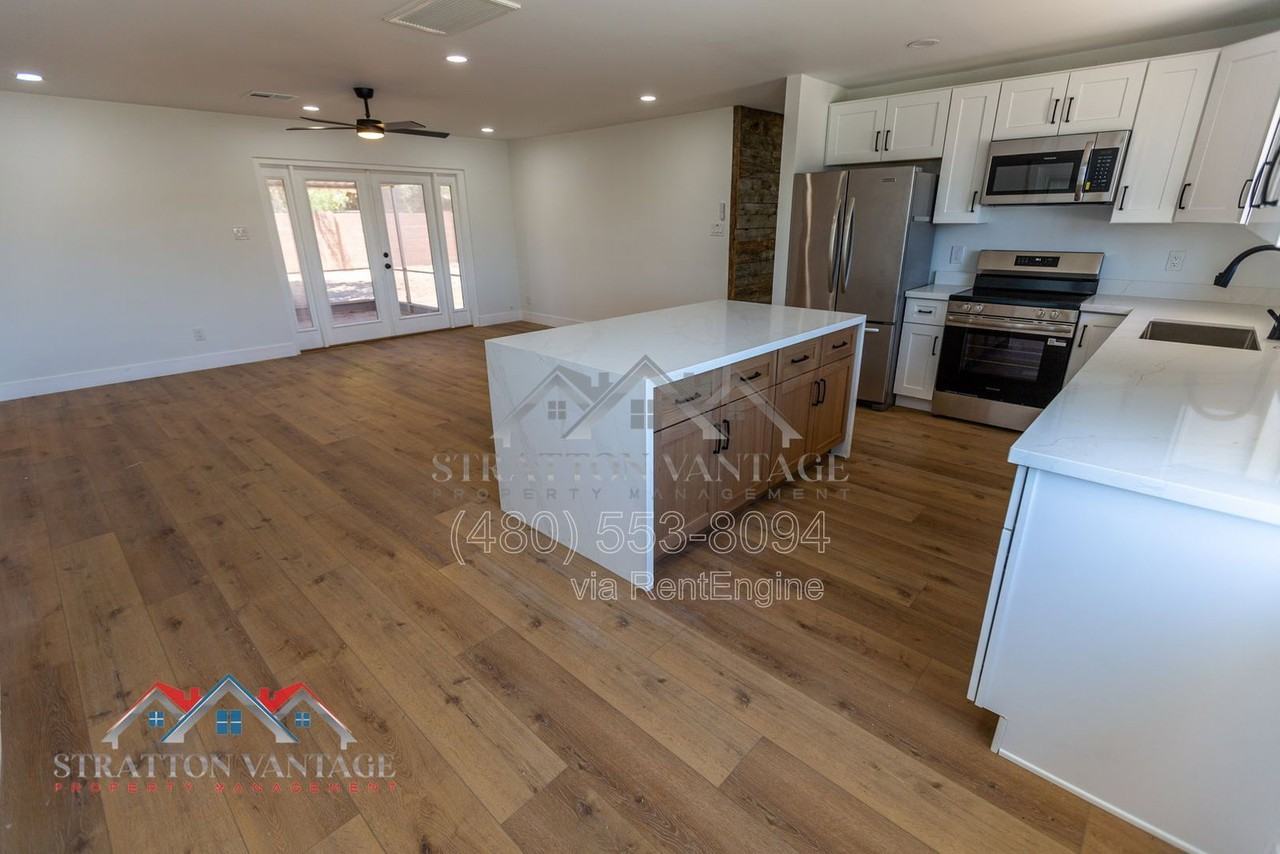 4826 E Avalon Dr - Photo 5 of 38
