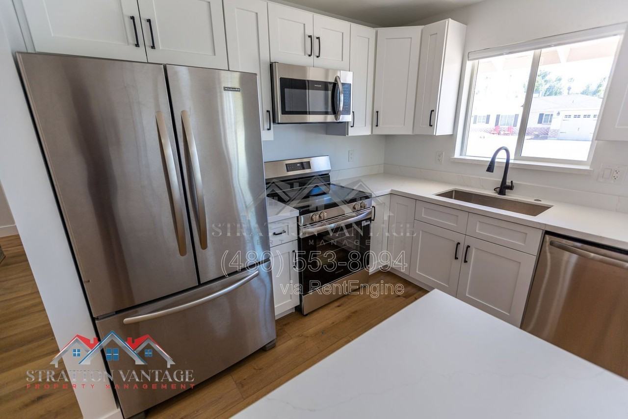 4826 E Avalon Dr - Photo 7 of 38