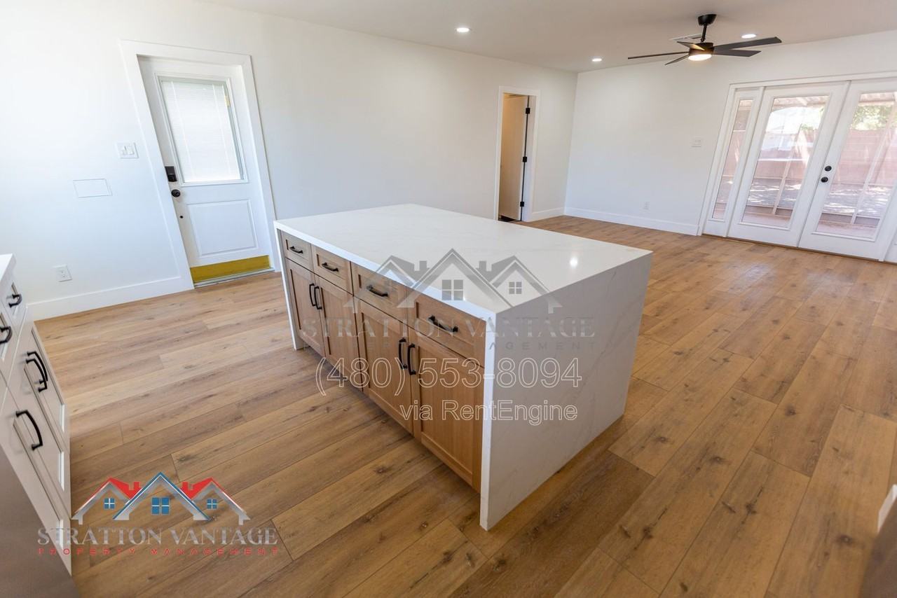 4826 E Avalon Dr - Photo 3 of 38