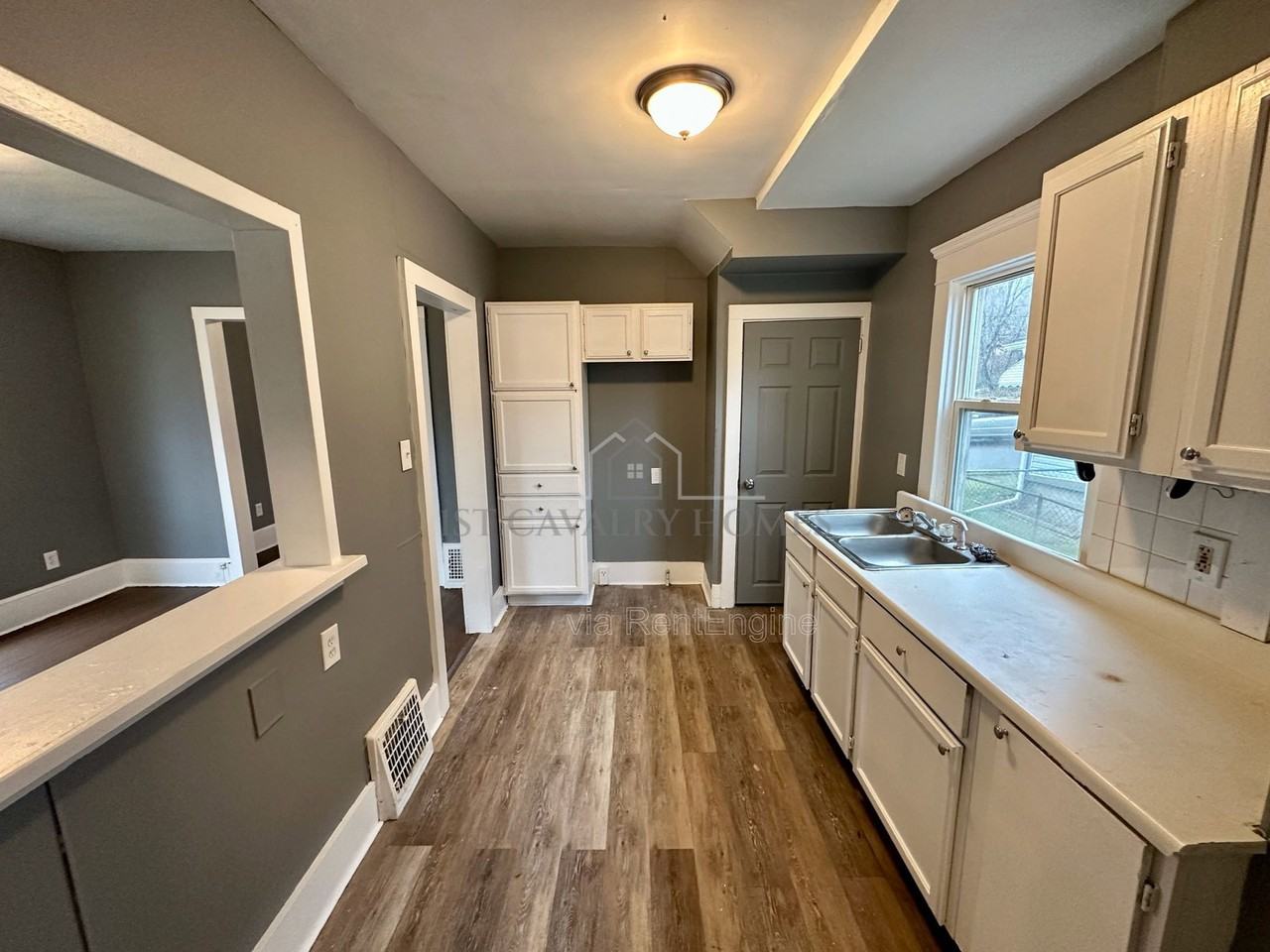 435 Windsor St - Photo 6 of 21