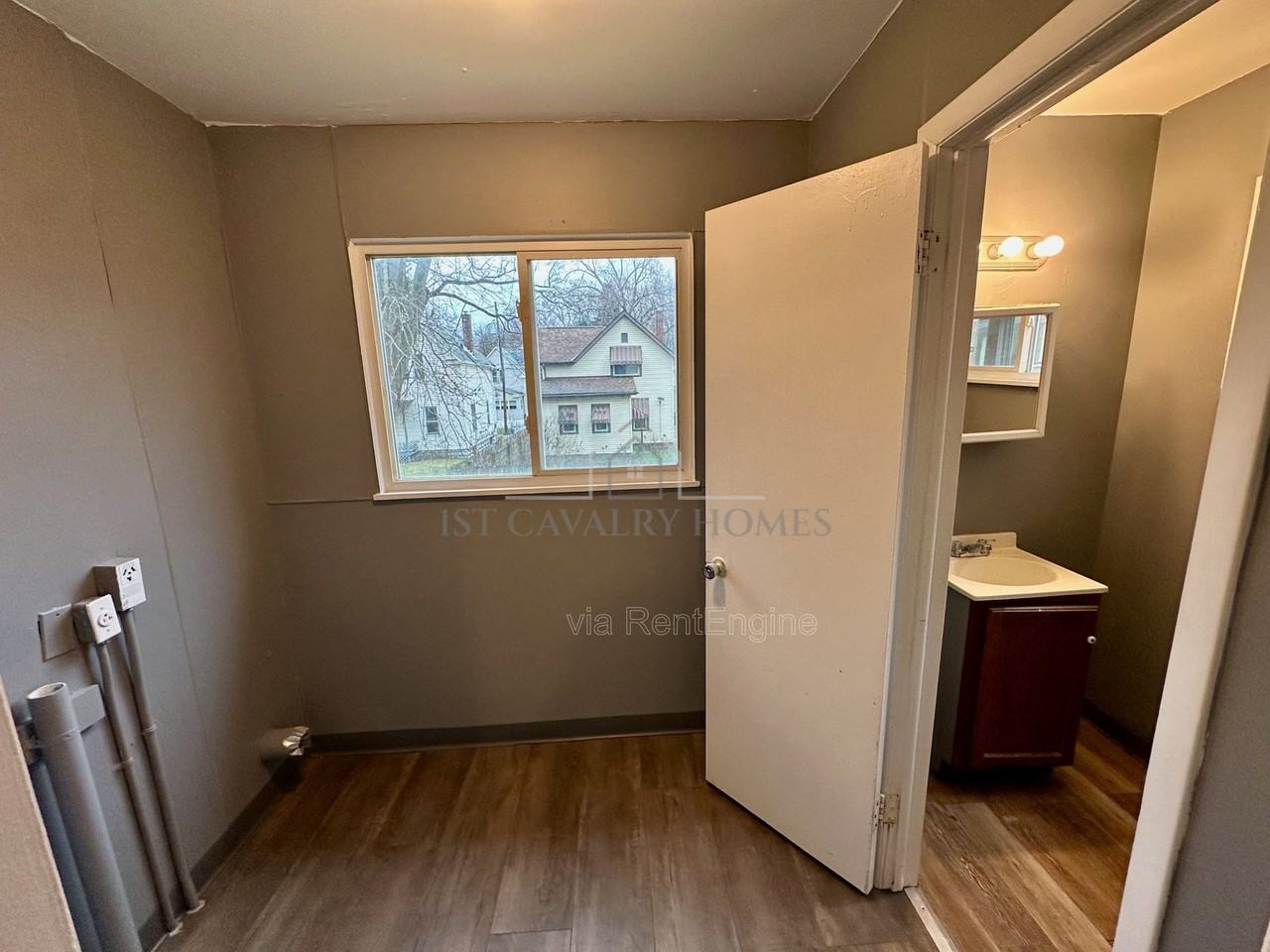 435 Windsor St - Photo 7 of 21
