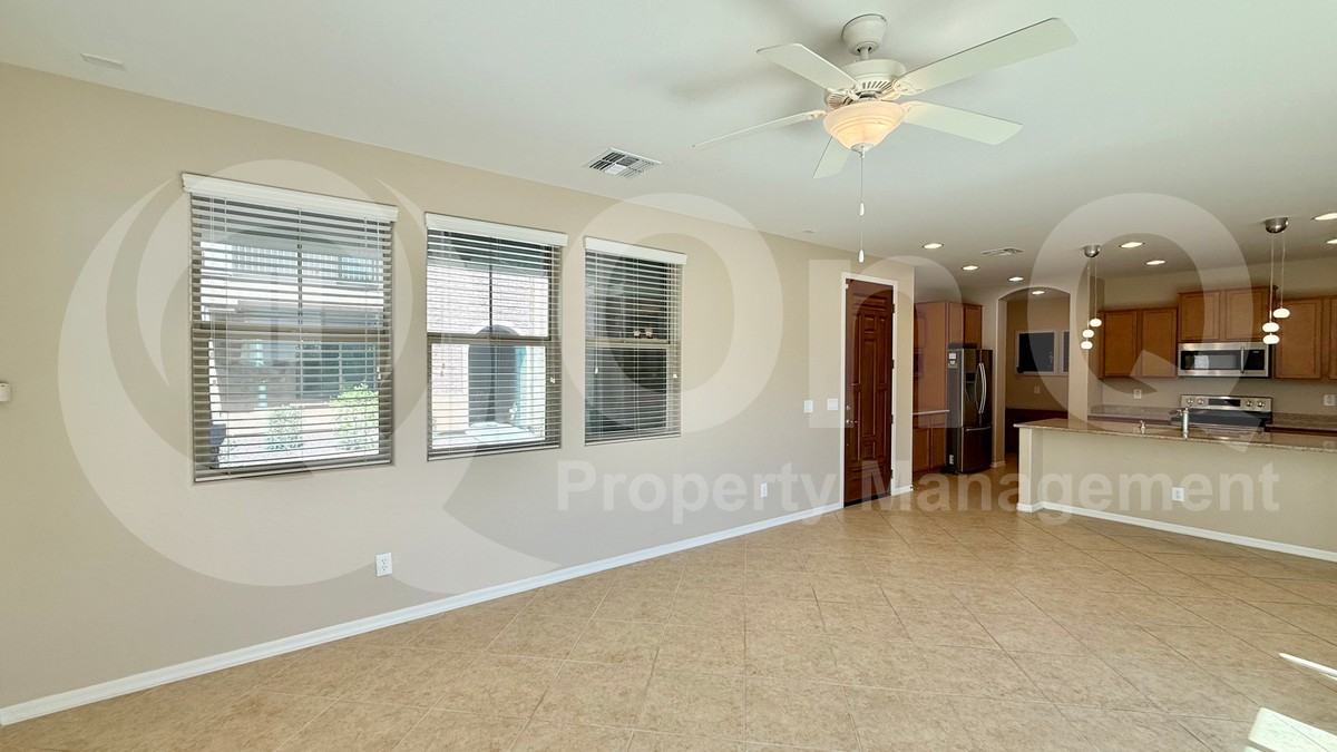 894 S Agnes Ln - Photo 4 of 31