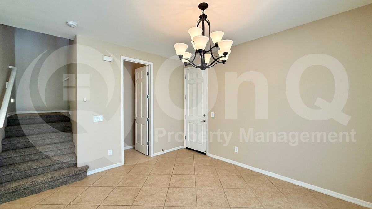 894 S Agnes Ln - Photo 5 of 31