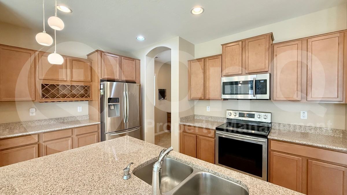 894 S Agnes Ln - Photo 6 of 31