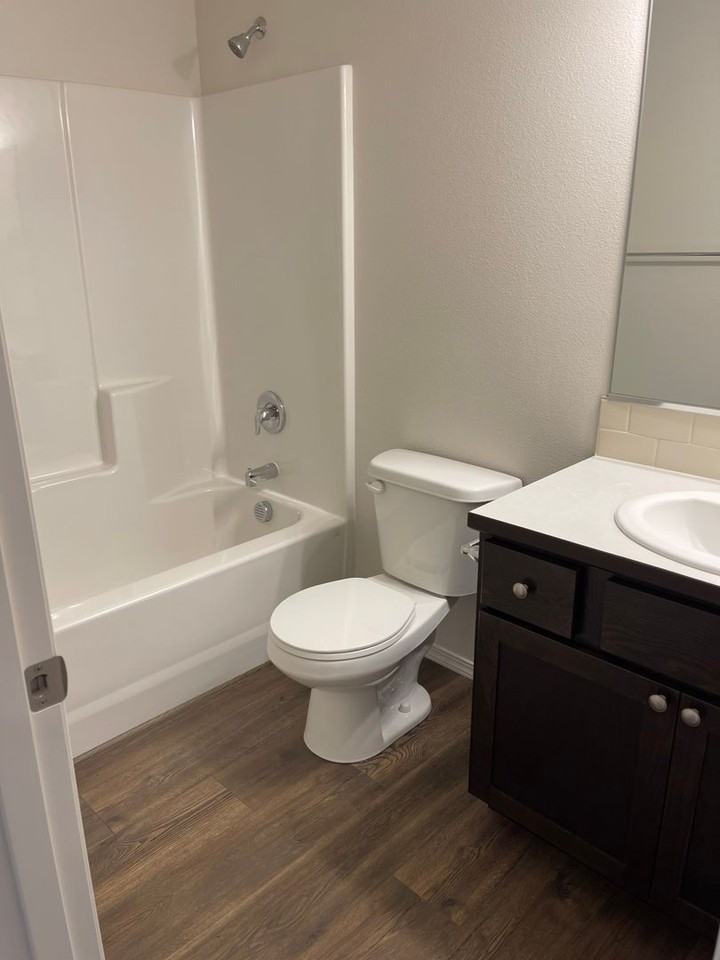 1608 Zoe Ave - Photo 7 of 13