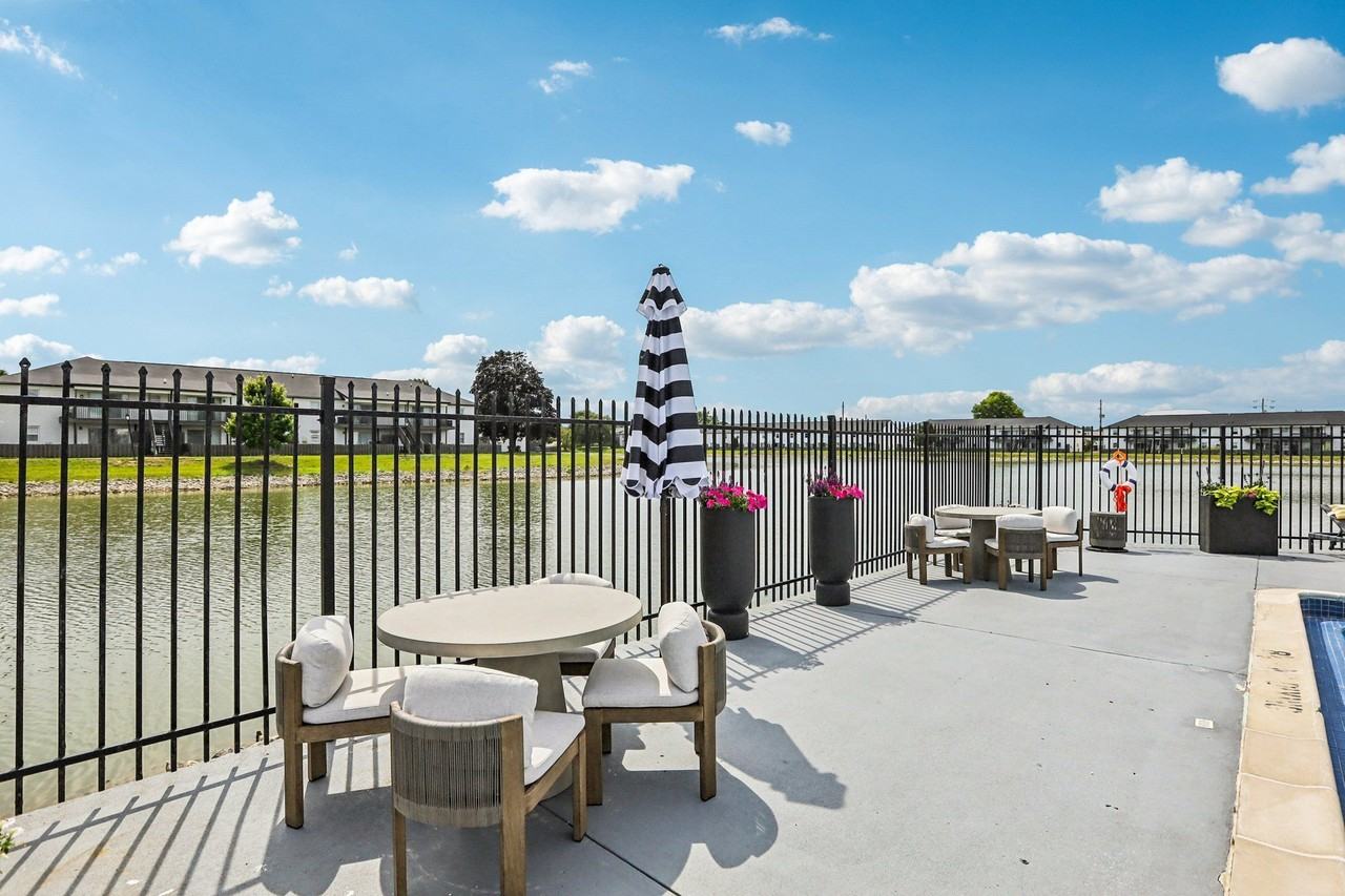 Lake Castleton Apartments - Photo 6 of 39