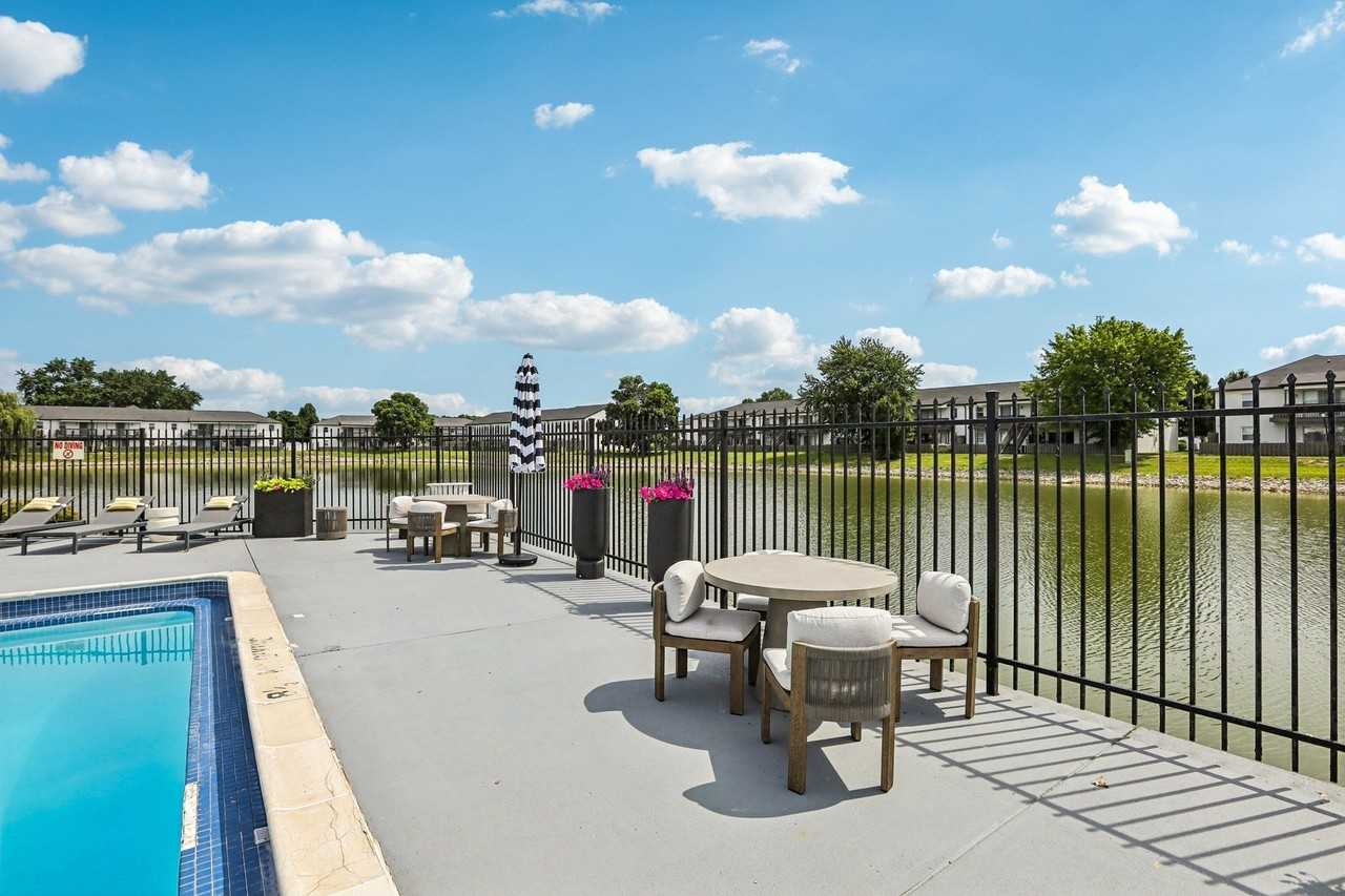 Lake Castleton Apartments - Photo 7 of 39