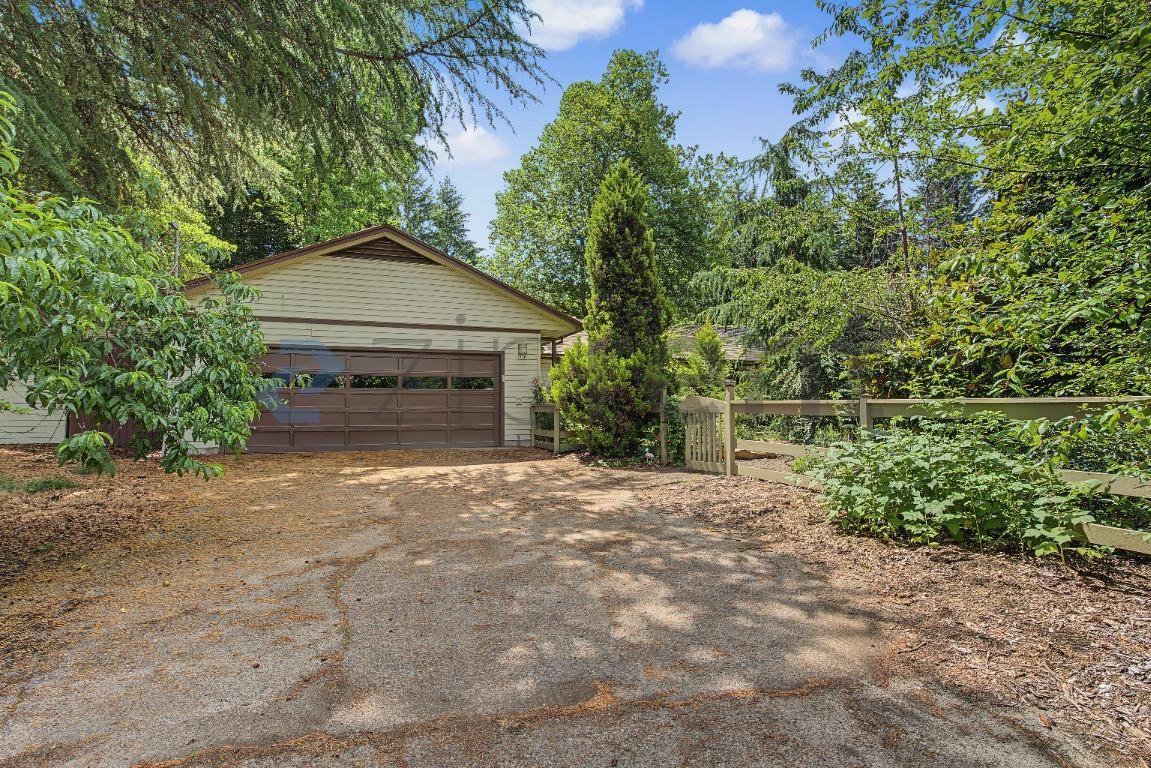 920 Sw Stephenson Ct - Photo 2 of 30