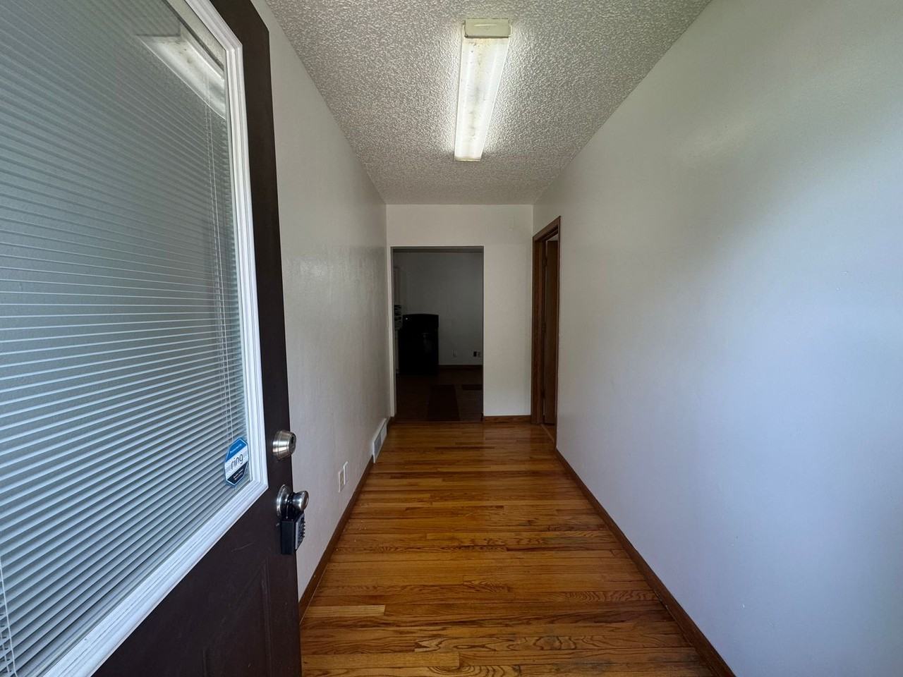 525 E 47th St - Photo 6 of 27