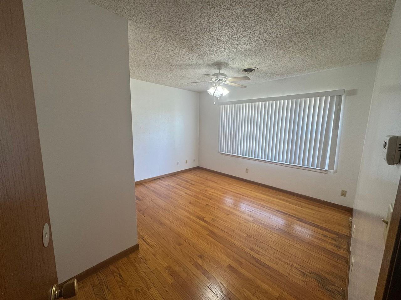 525 E 47th St - Photo 7 of 27