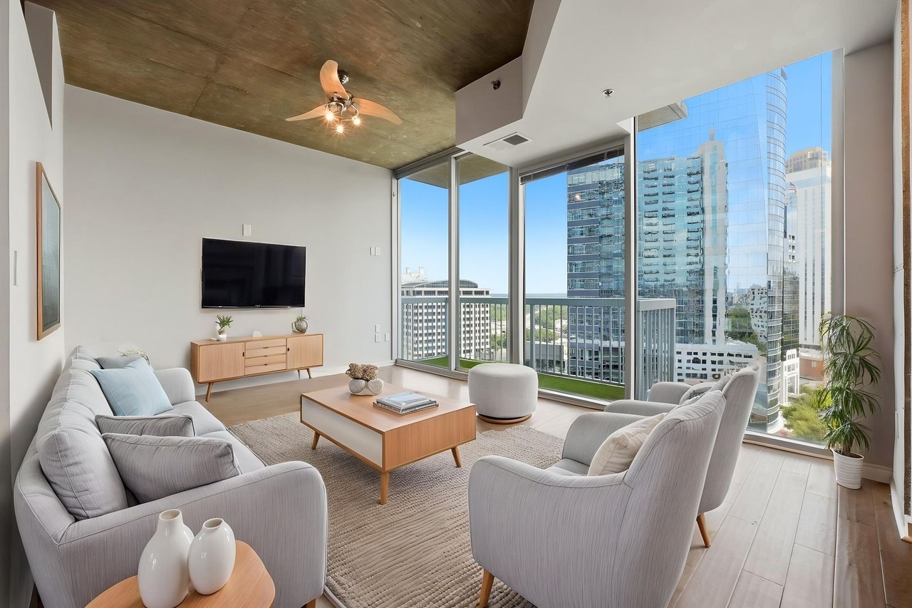 3324 Peachtree Rd - Photo 3 of 41