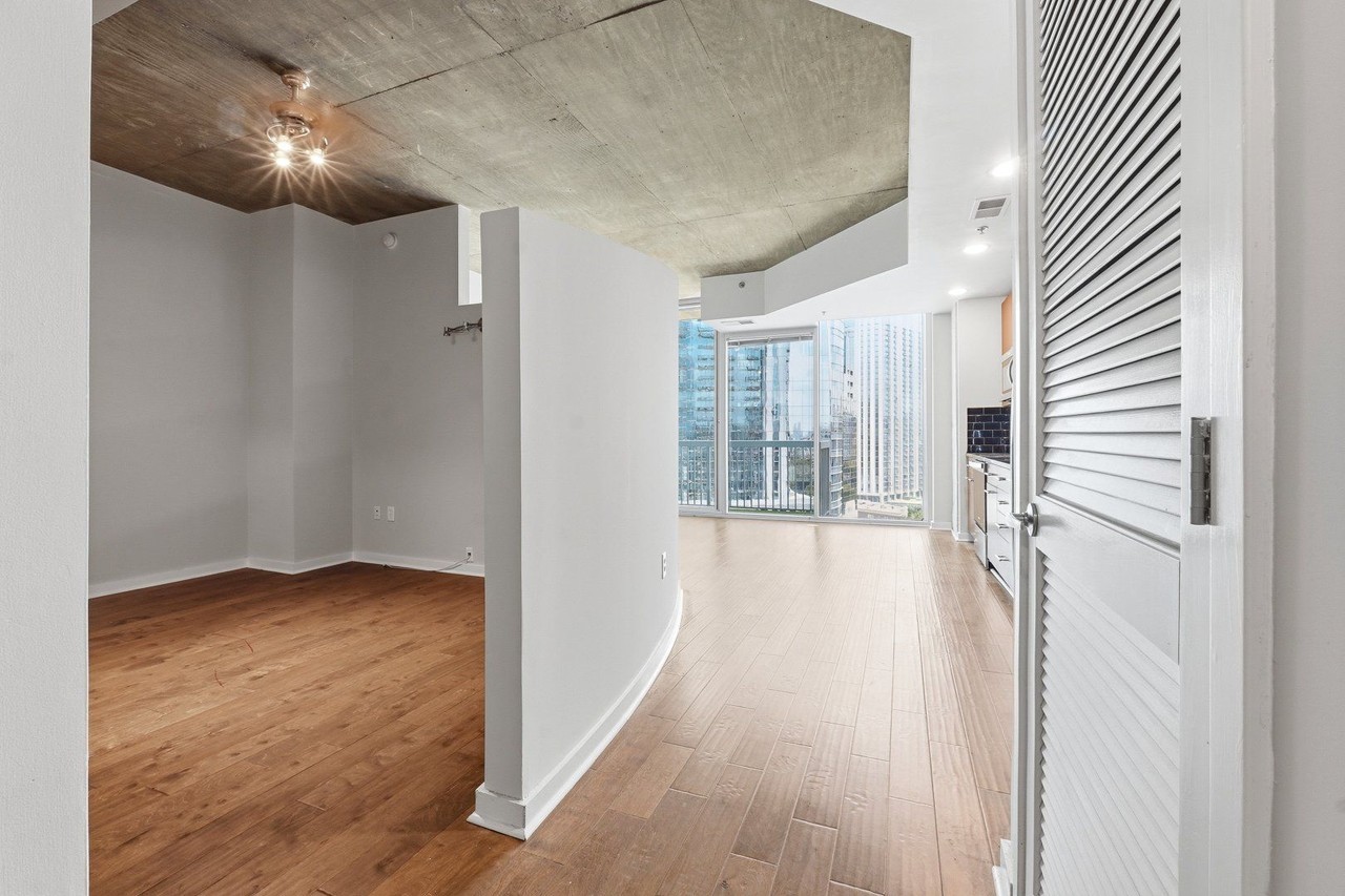 3324 Peachtree Rd - Photo 5 of 41