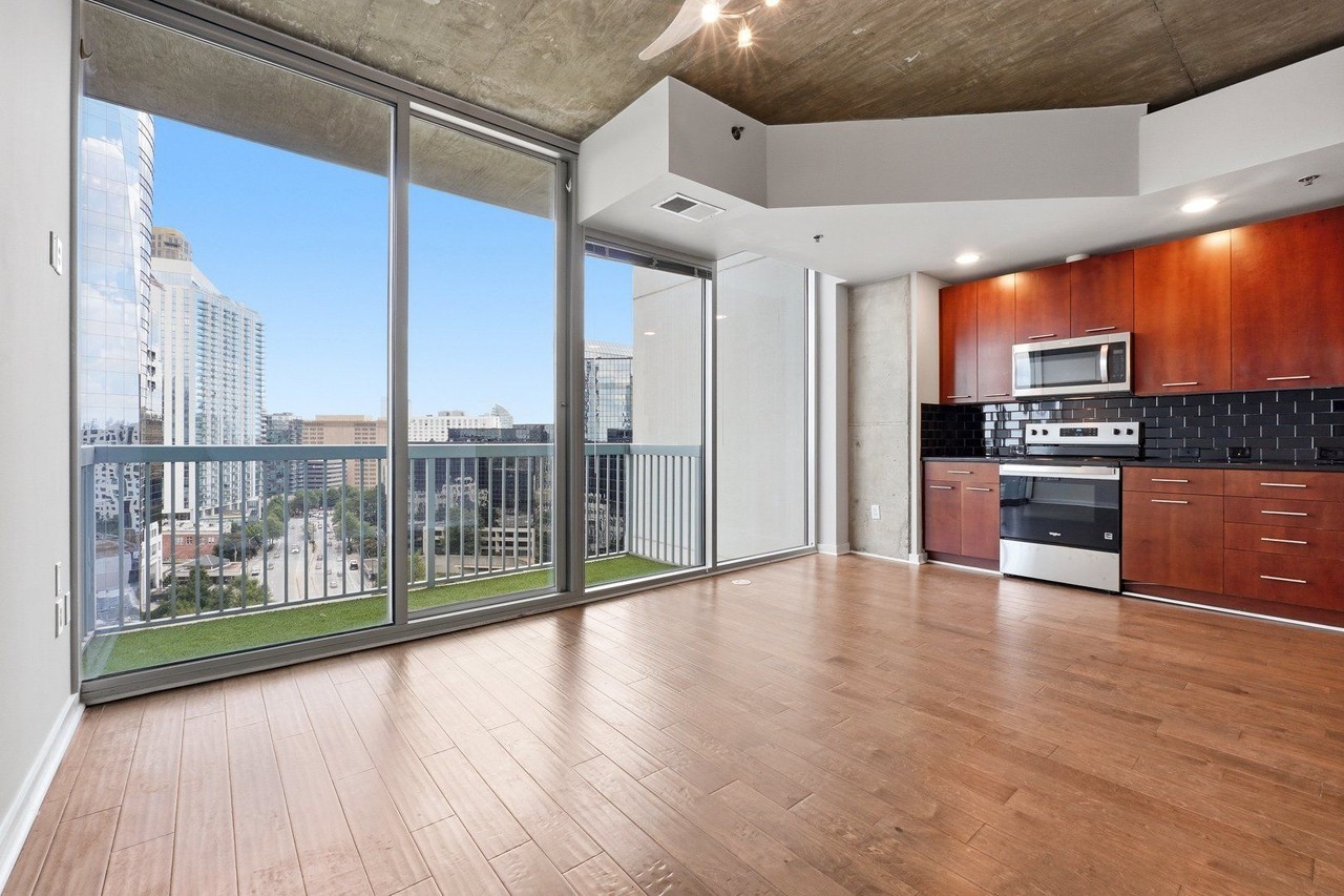 3324 Peachtree Rd - Photo 7 of 41