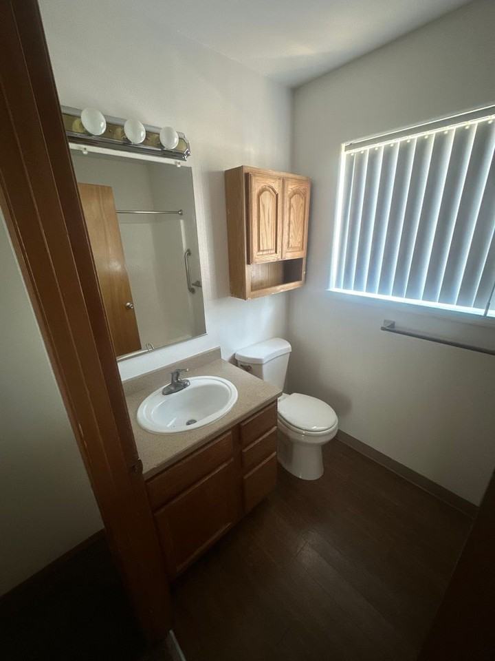#423-HILLTOP COURT - Photo 6 of 9