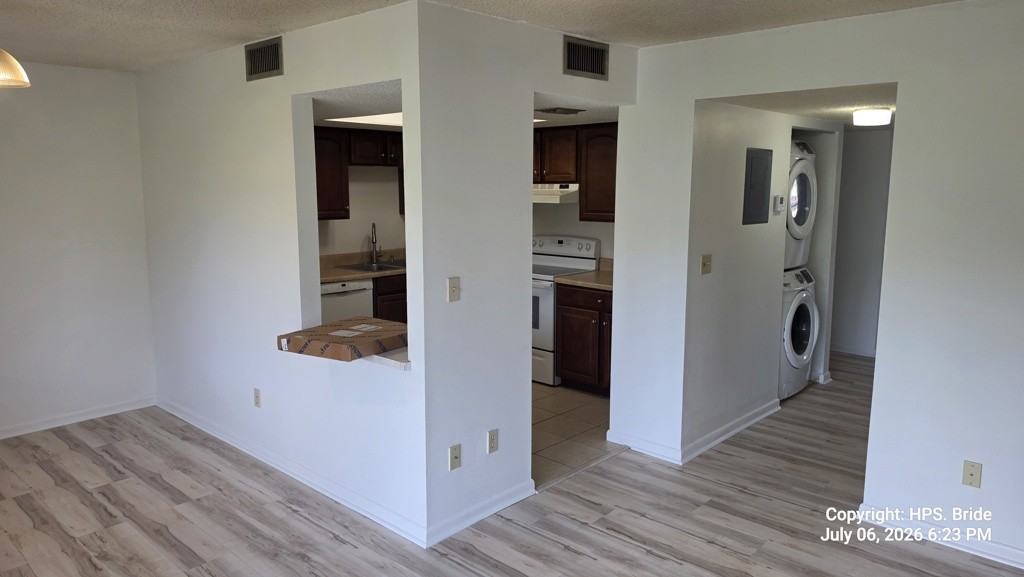 593 Fairways Cir - Photo 4 of 24