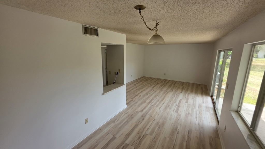 593 Fairways Cir - Photo 5 of 24