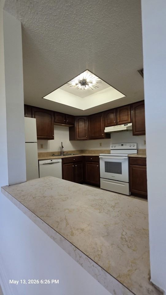 593 Fairways Cir - Photo 3 of 24