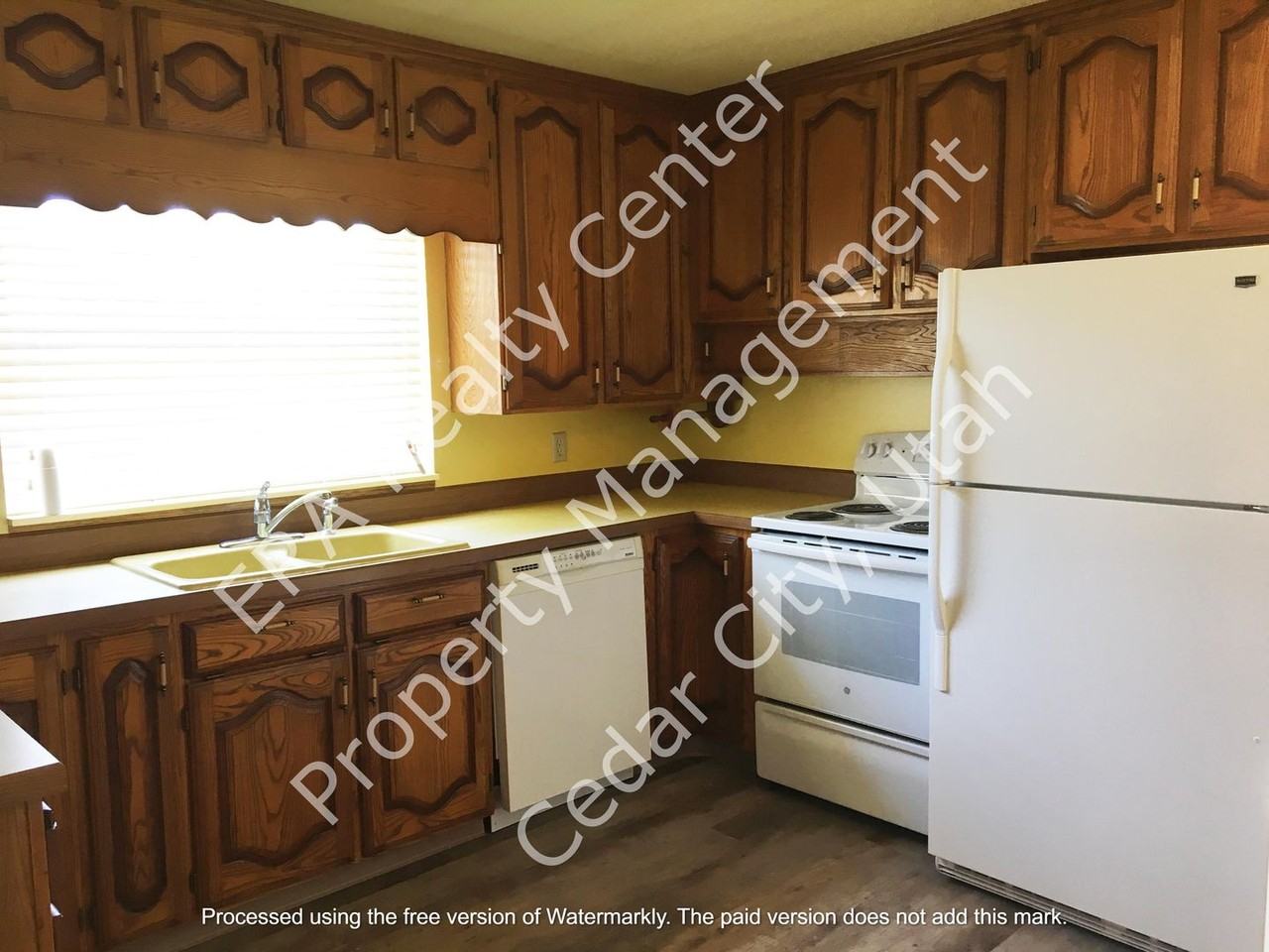 145 N 900 W - Photo 4 of 16