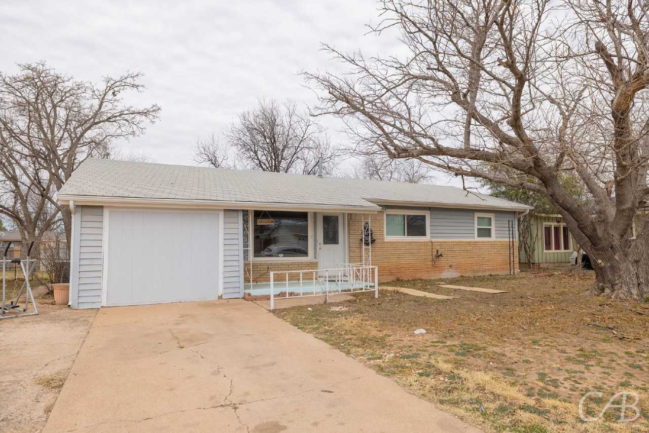 2902 Bennett Dr - Photo 2 of 31