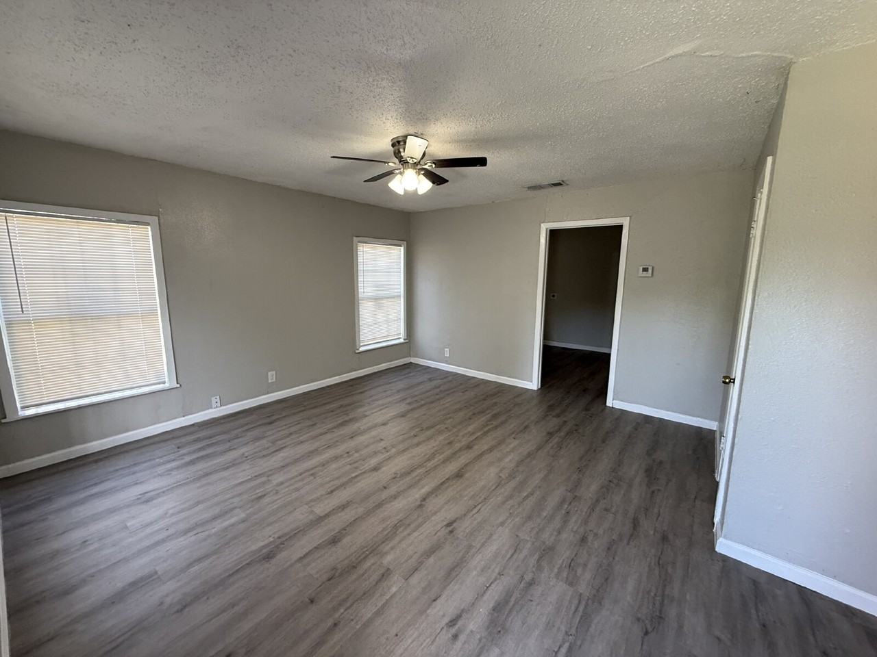 2213 Lea Crest Dr - Photo 2 of 13