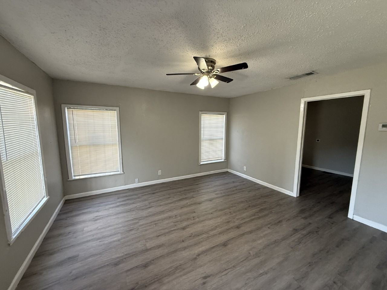 2213 Lea Crest Dr - Photo 3 of 13