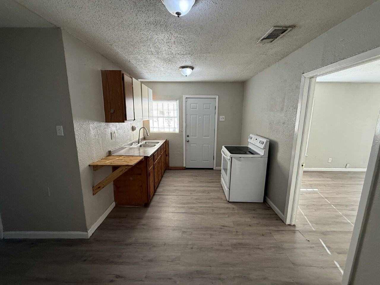 2213 Lea Crest Dr - Photo 5 of 13