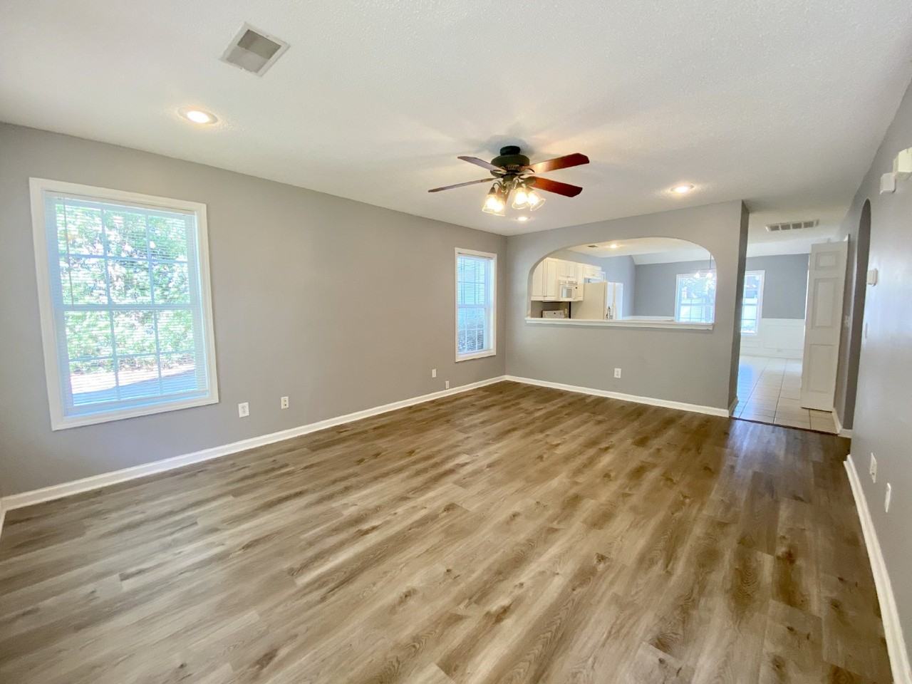 238 Hitching Post Cres - Photo 2 of 16