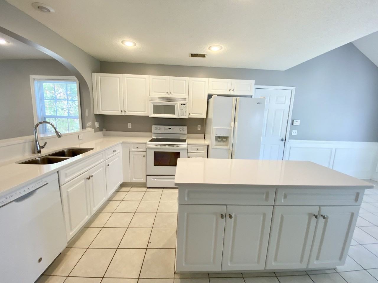 238 Hitching Post Cres - Photo 6 of 16