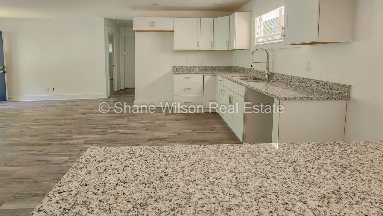 108 Halsey St - Photo 3 of 13