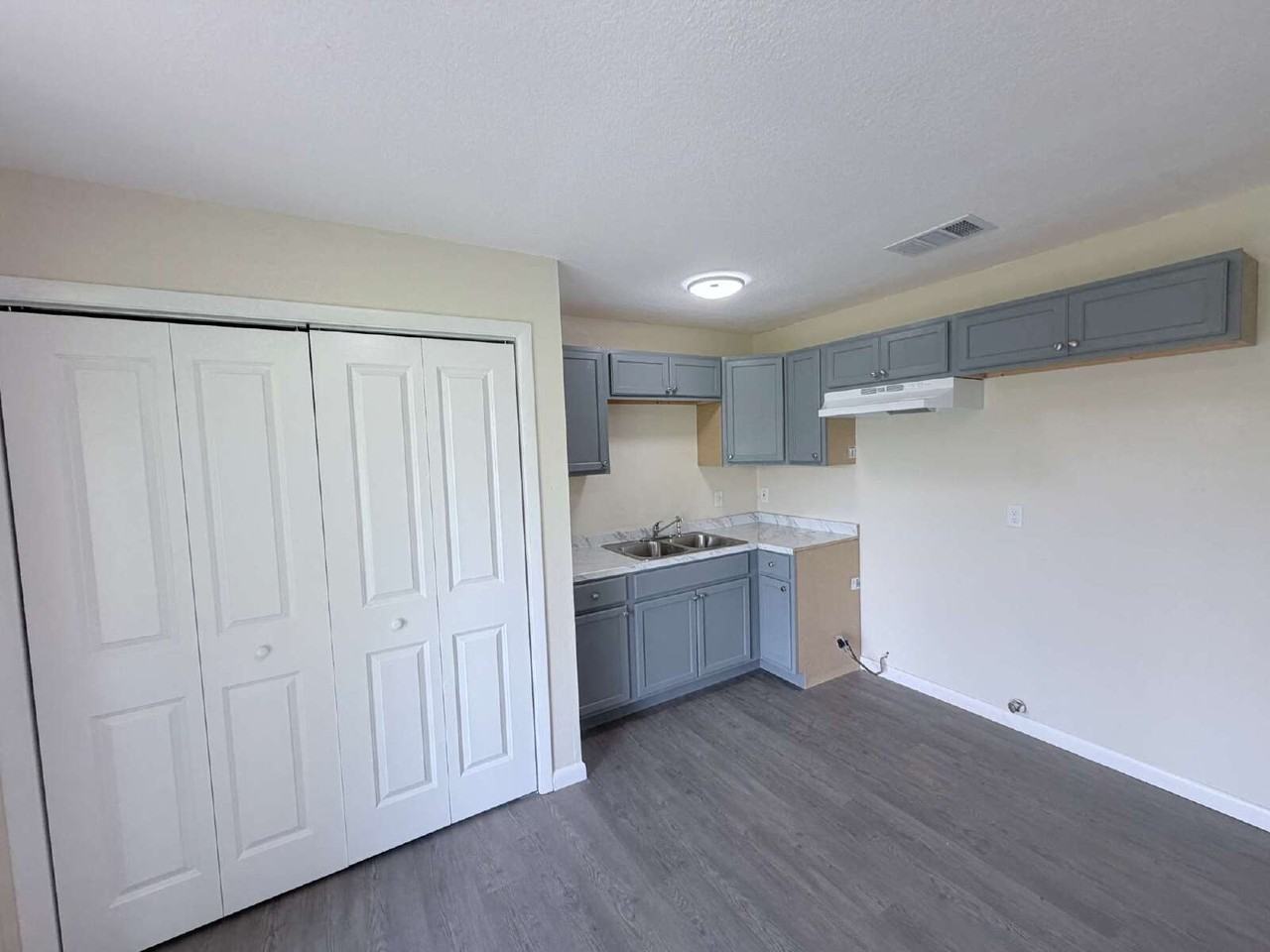 459 Beech Ave - Photo 2 of 8