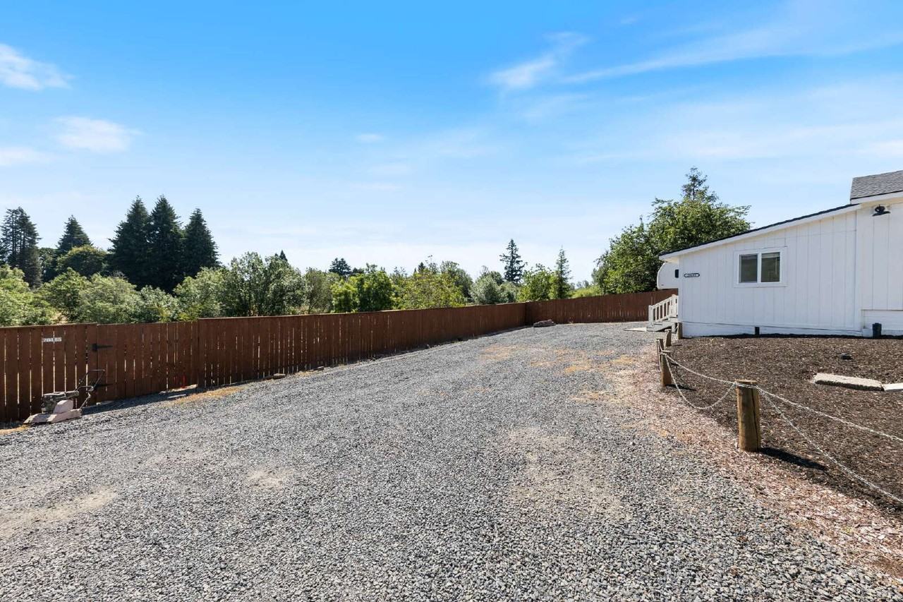 20485 S Highway 99w - Photo 3 of 29