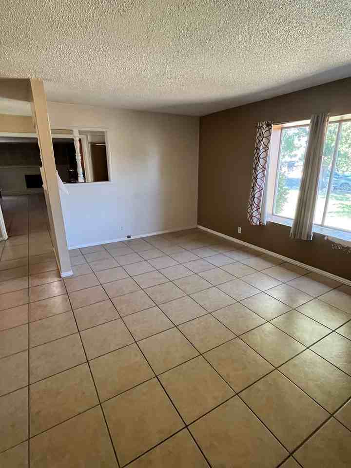 427 N Santa Ana St - Photo 4 of 8