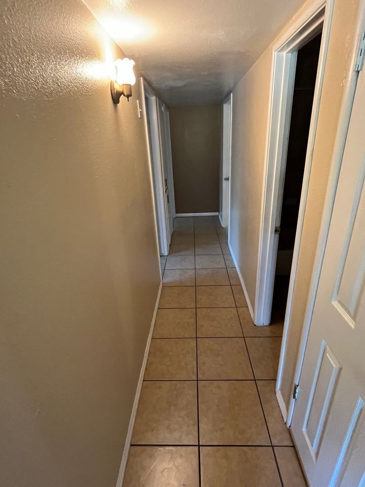 427 N Santa Ana St - Photo 5 of 8